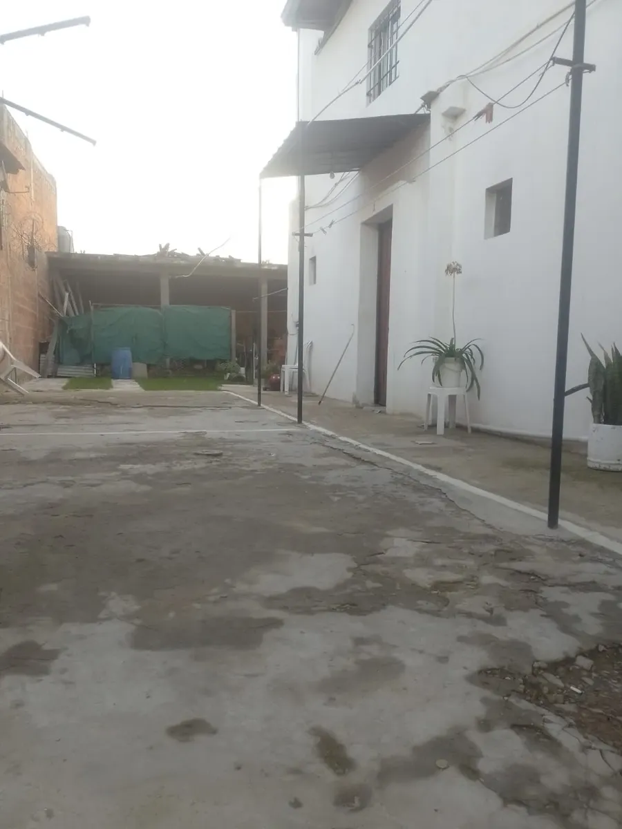 Alquilo Departamento Dos Ambientes, Zona Rafael Castillo, La Matanza,a Pocas Cuadras Del Hospital Favaloro. $300.000