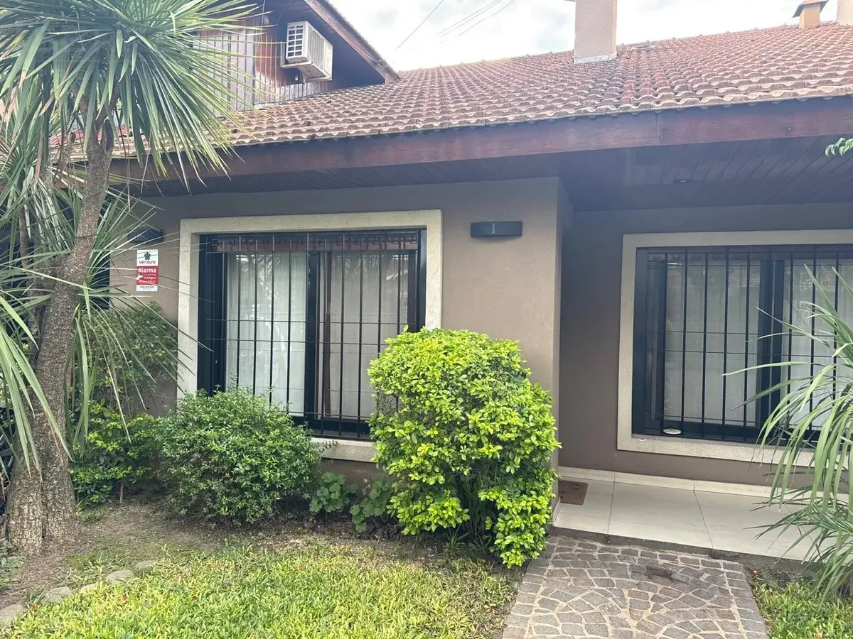 Casa 198 m², piscina e churrasqueira
