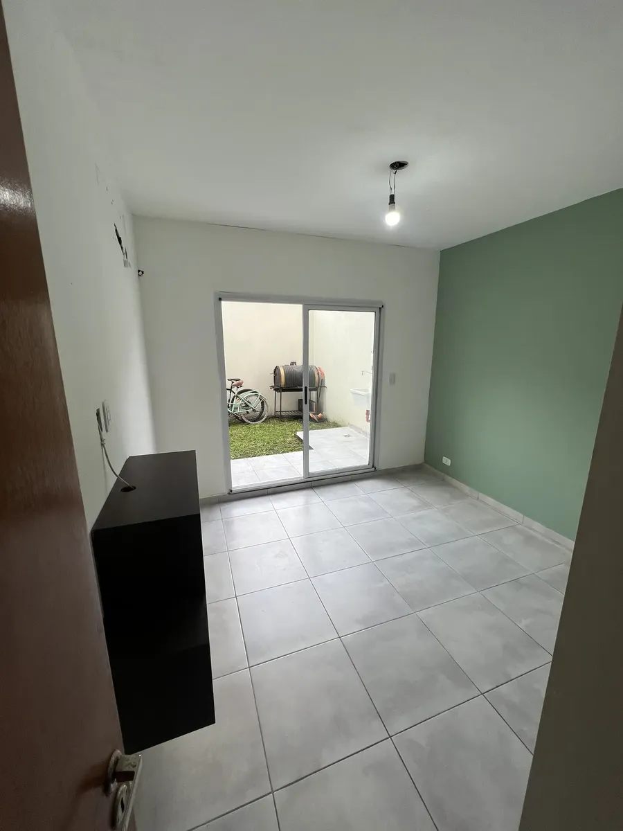Departamento 2 Ambientes En Alquiler Con Patio  A Metros De La Unlam