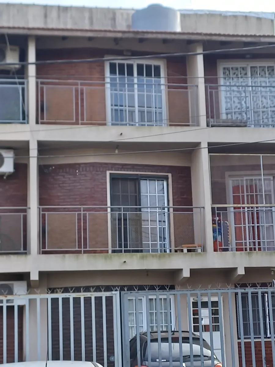 Departamento En Florencio Varela, Tres Ambientes Luminosos Con Cochera
