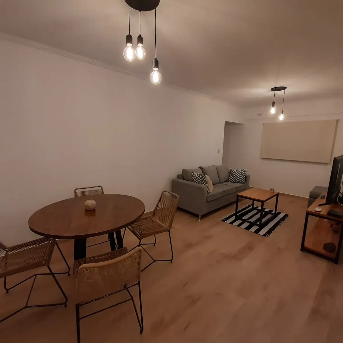 Alquiler Departamento Dos Ambientes, Con Parrilla Y Gimnasio,en El Centro De Lanus