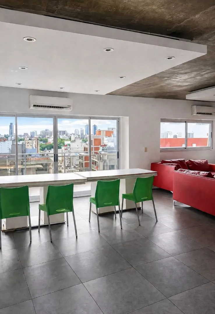 5to piso con balcón y gas
