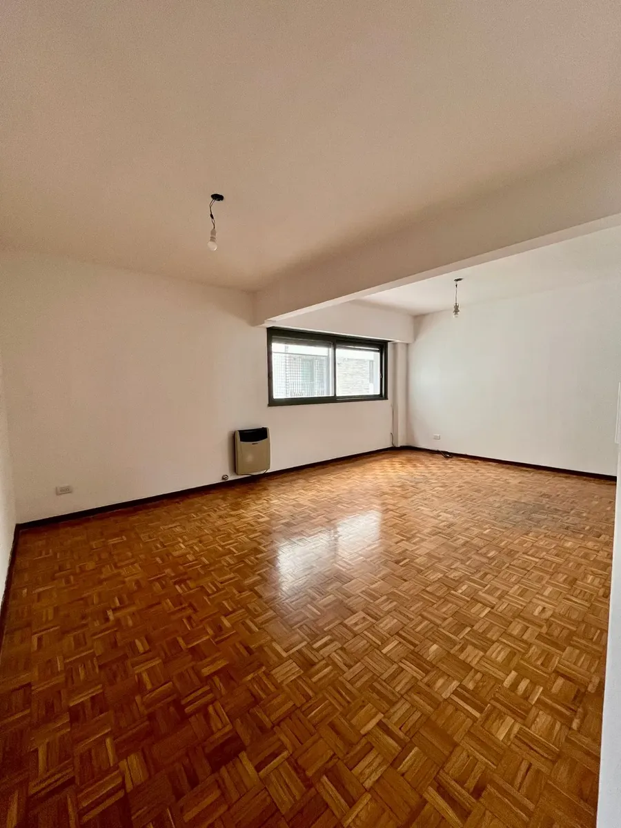 4 Ambientes Con Dos Baños Y Balcón Aterrazado