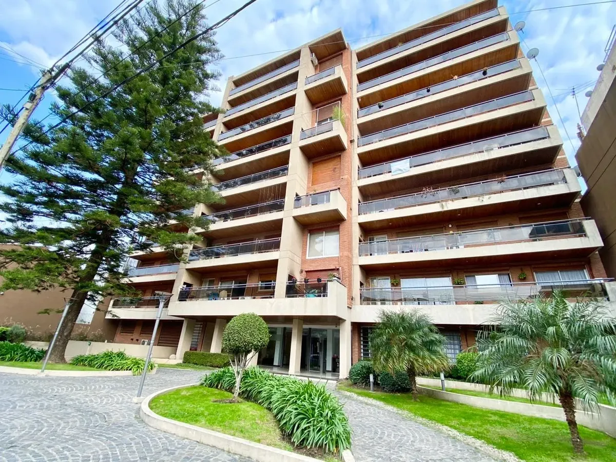 Departamento 3 Ambientes Con Cochera En Planta Baja