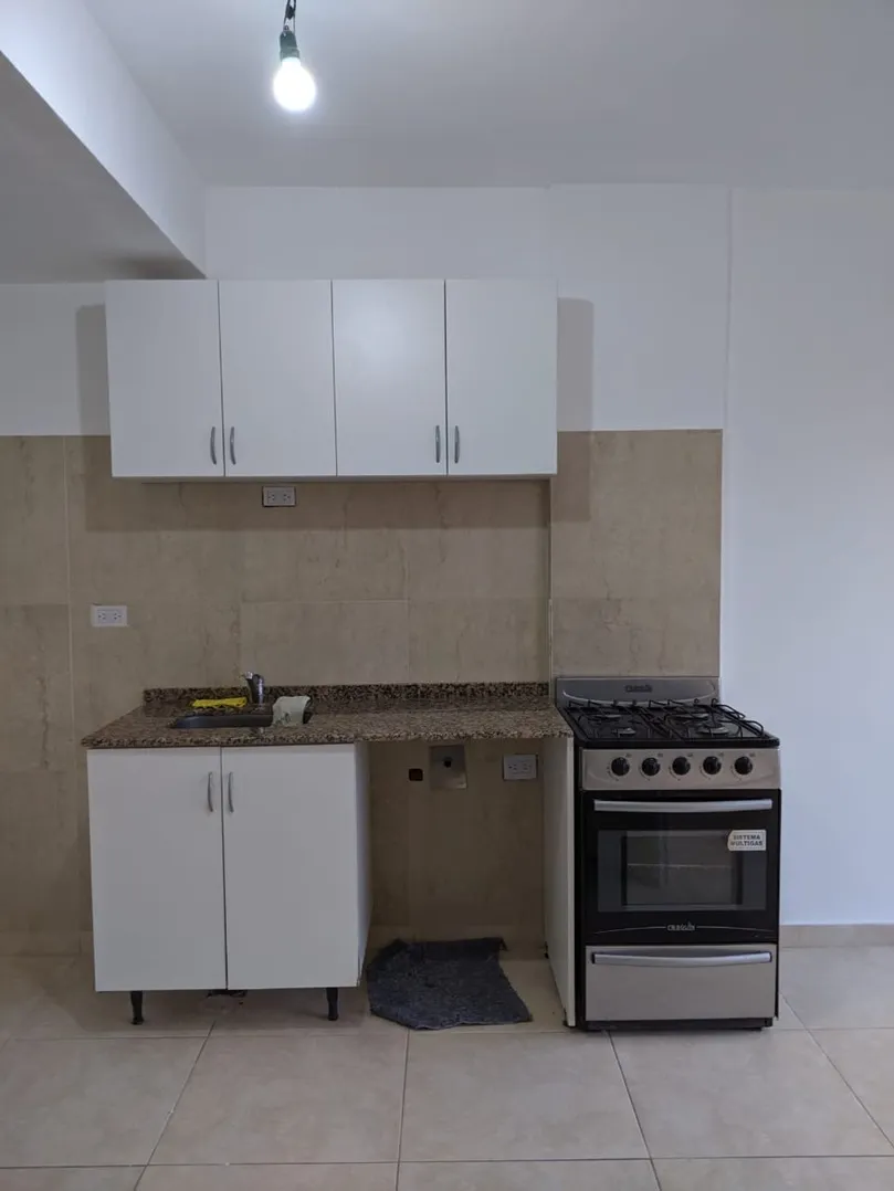 Piso 8 con balcón y terraza