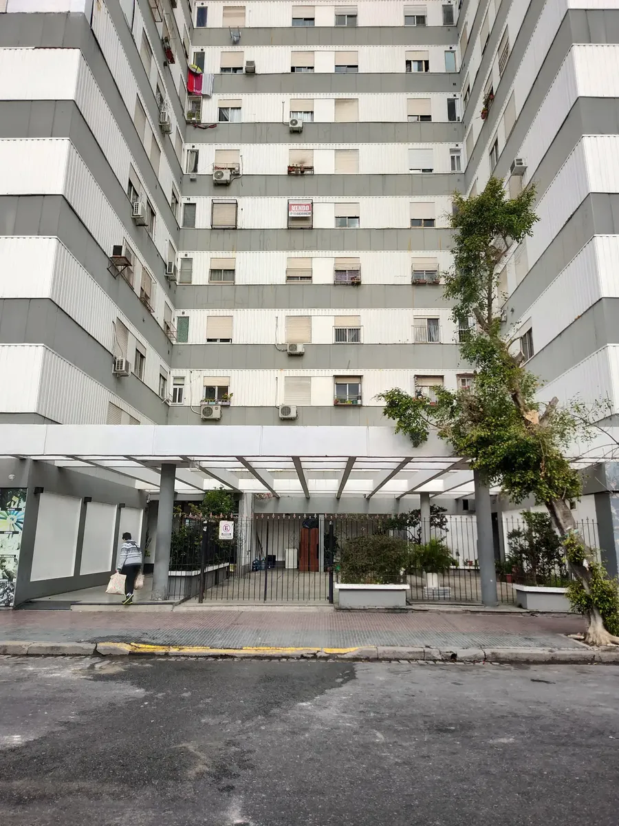 Departamento Monoambiente. 20m2. Piso 12° Por Ascensores. Inclan 4278 Entre Av. La Plata Y José Mármol