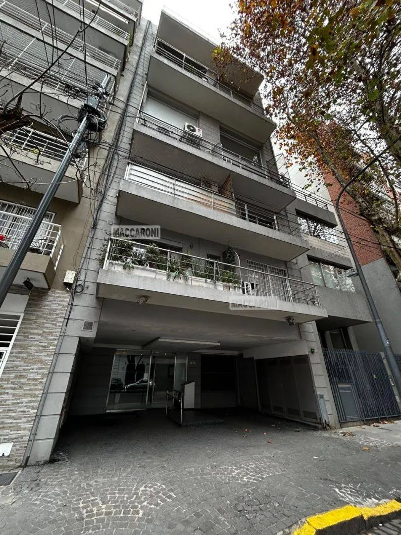 Front-facing studio with balcony