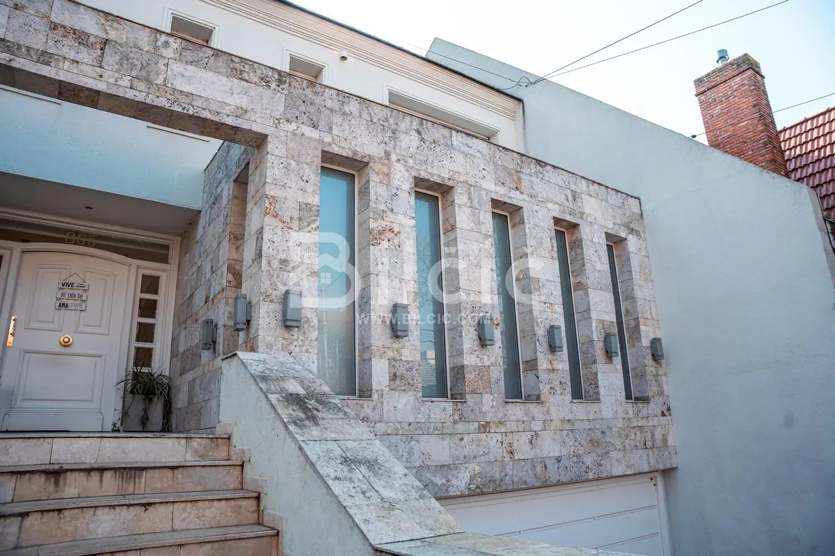 Casa 9 Amb. Con Piscina En Venta En Centro De Lomas De Zamora