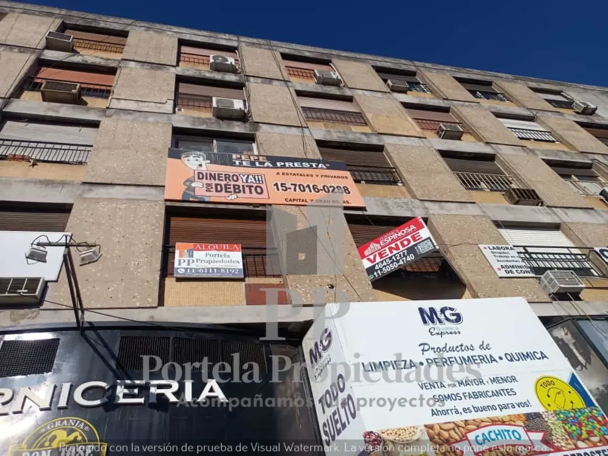 1° piso, patio, cocina separada
