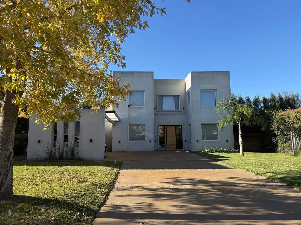 Casa En Alquiler En El Barrio Santa Teresa, Villa Nueva, Tigre
