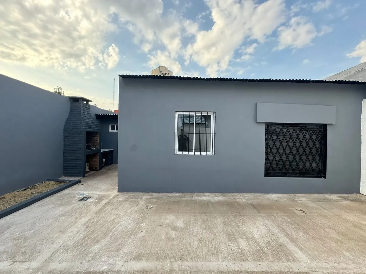 Casa En Alquiler Con Patio En Boulogne