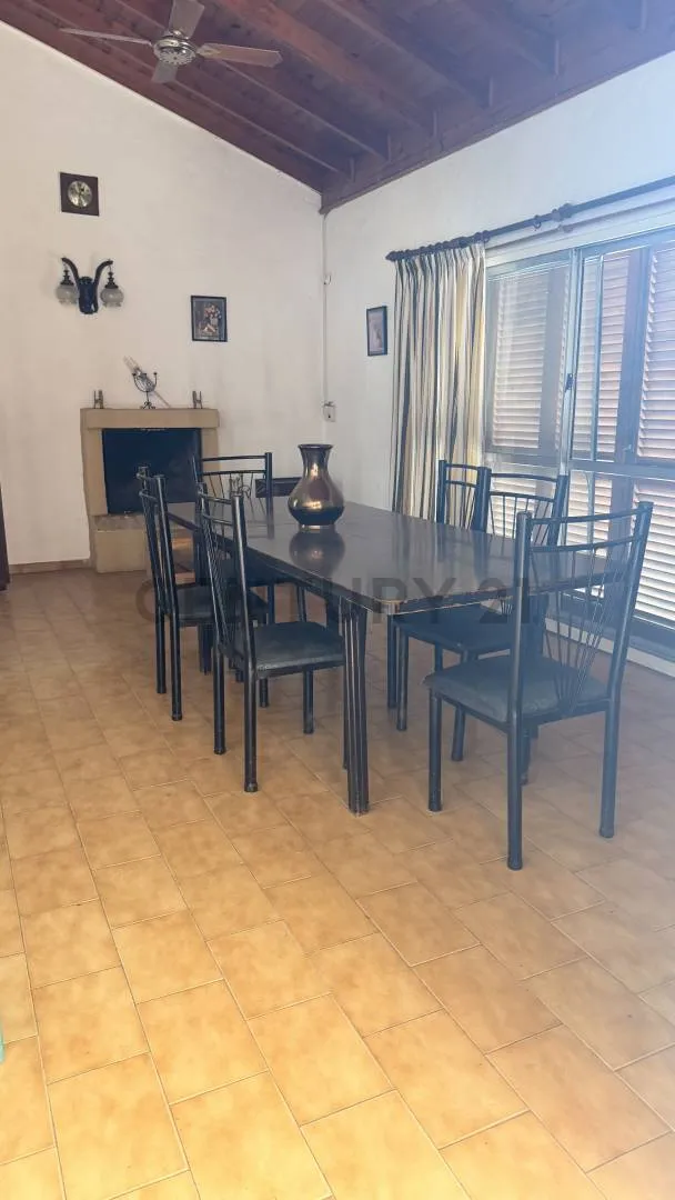 Casa 4 ambientes con pileta