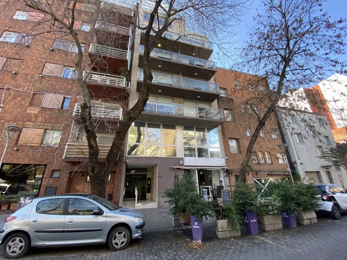 Monoambiente amoblado con balcón