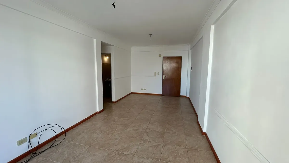 Excelente Semipiso 3 Amb. Al Frente C/ Balcon
