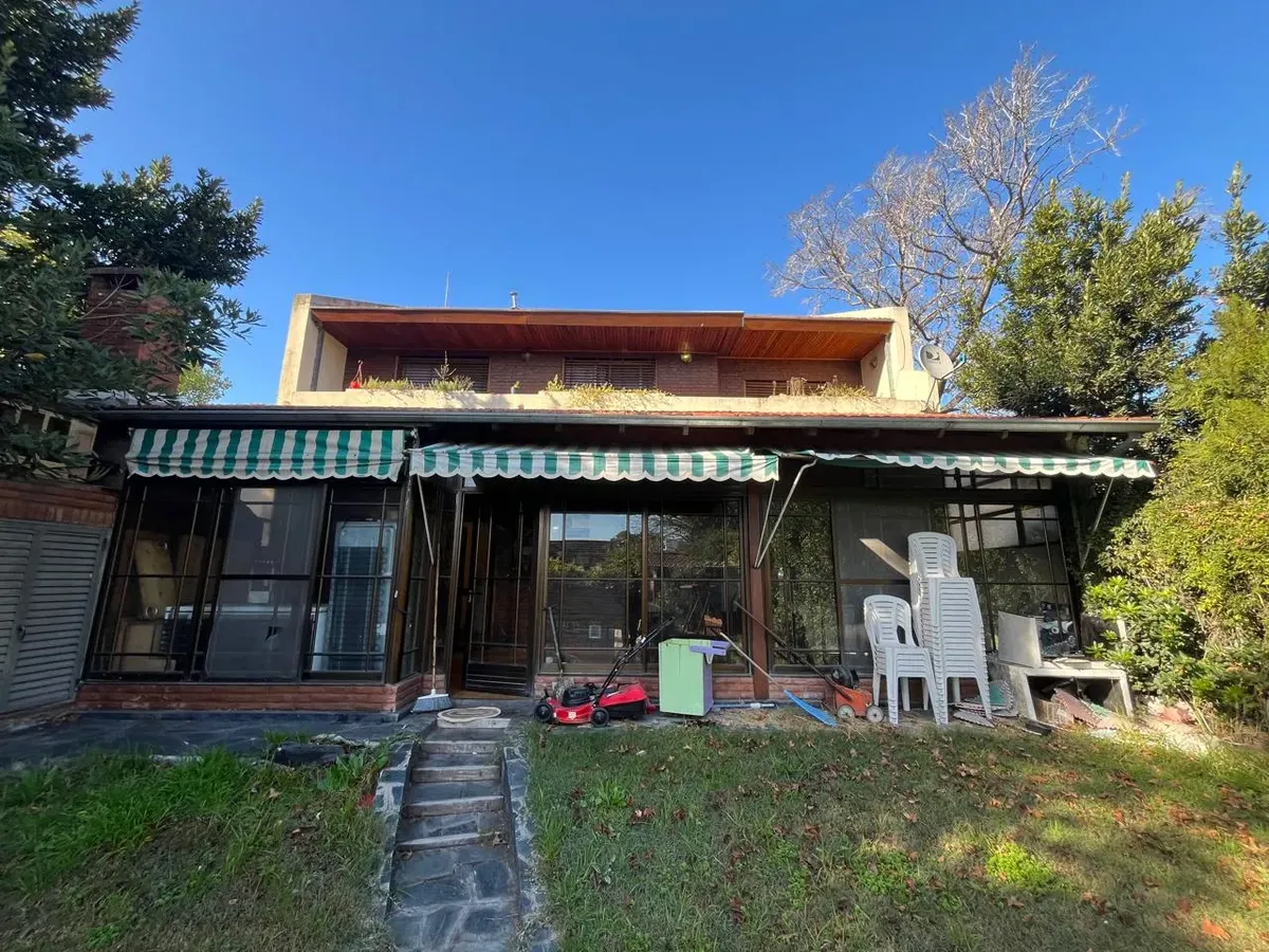 Chalet 5 Amb ( Hurlingham Centro) A Mts De Av Vergara