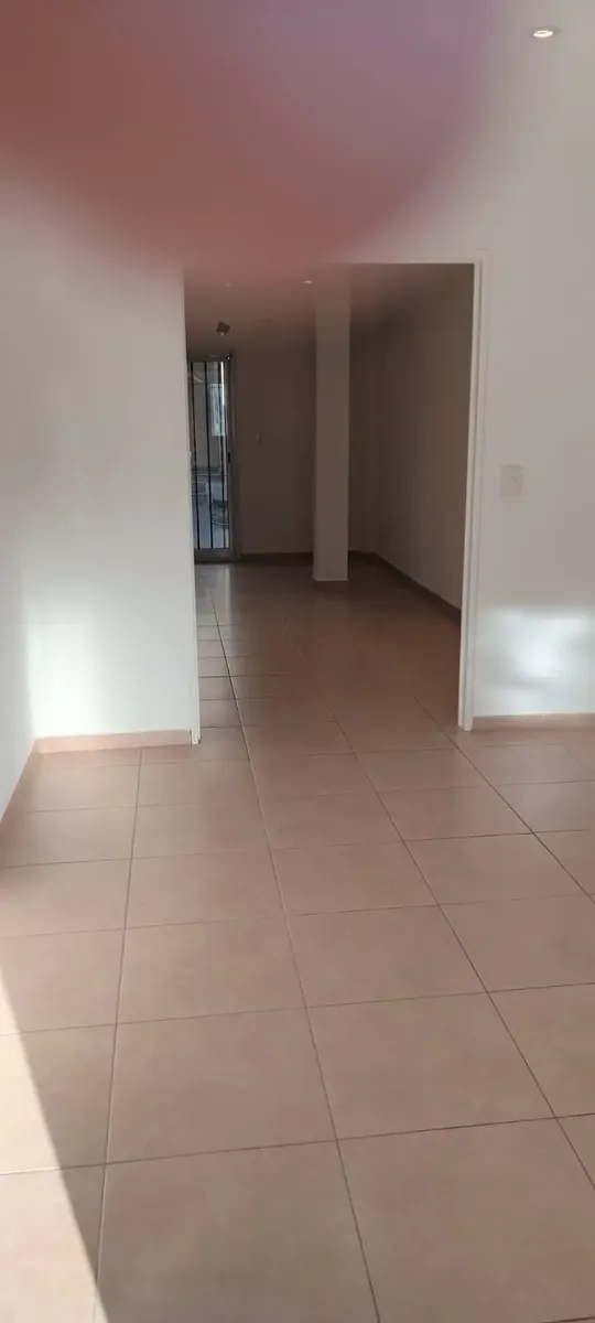Impecable Y Luminoso. Posee Quincho Con Parrilla Incorporada