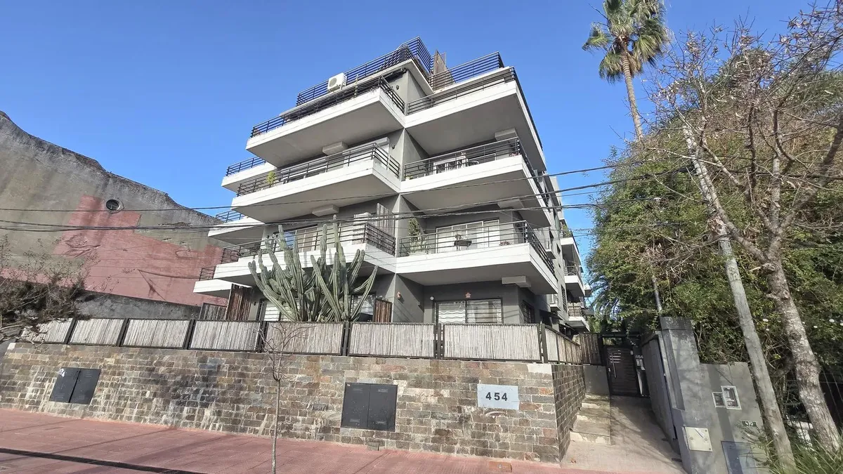 2 ambientes con balcón y cochera