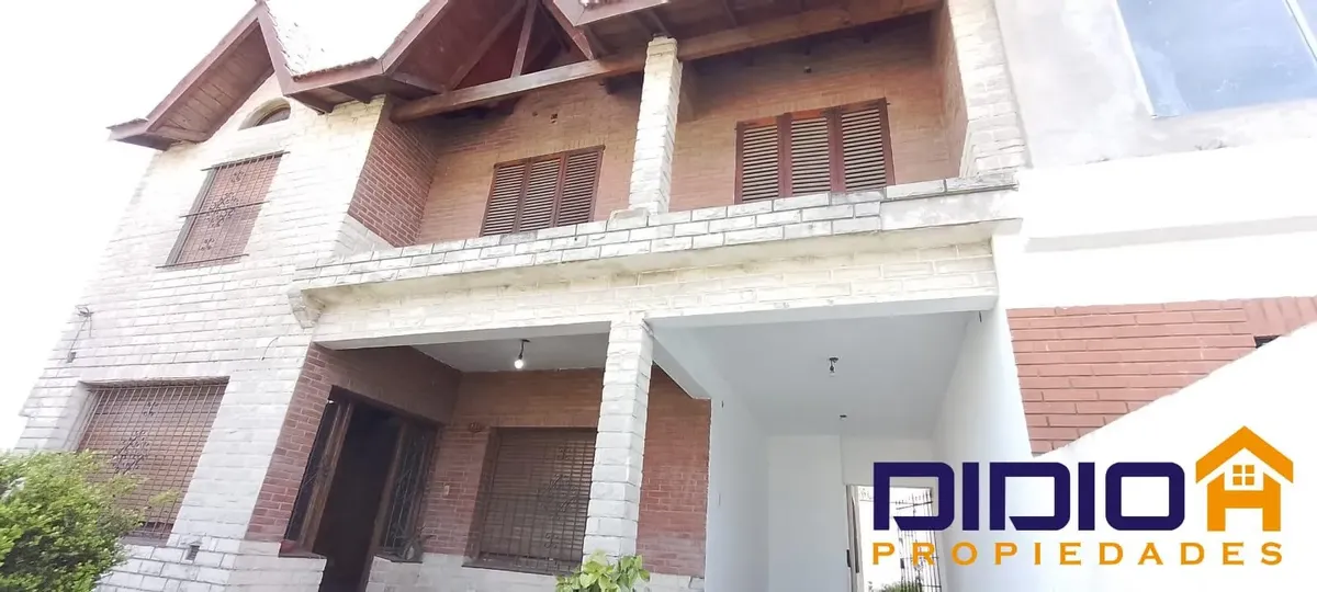 Casa En Adrogue, 4 Dormitorios En Alquiler
