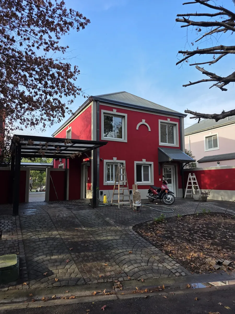 House with 2 parking spots and garden