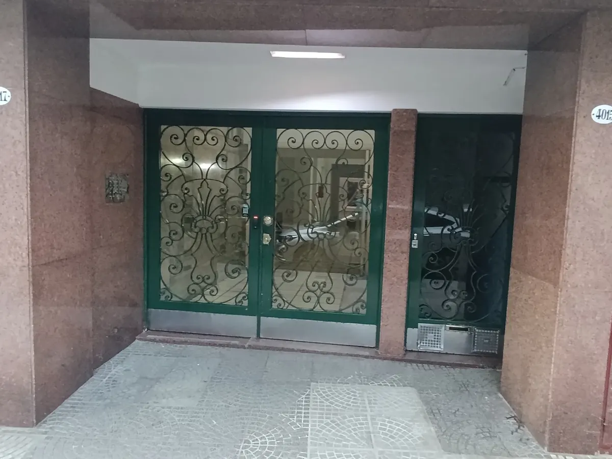 4 Ambientes Con Balcon Al Frente, Doble Circulacion, Dormitorios Con Placards, Solo 5 Pisos, A 1 Cuadra Del Hospital Italiano