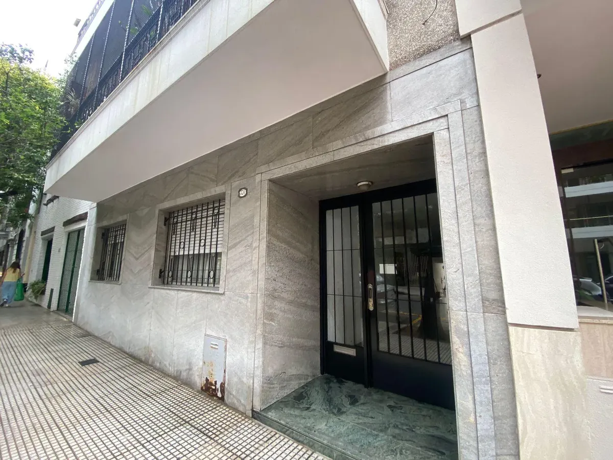Piso 5 Ambientes Con Balcón Al Frente En Caballito