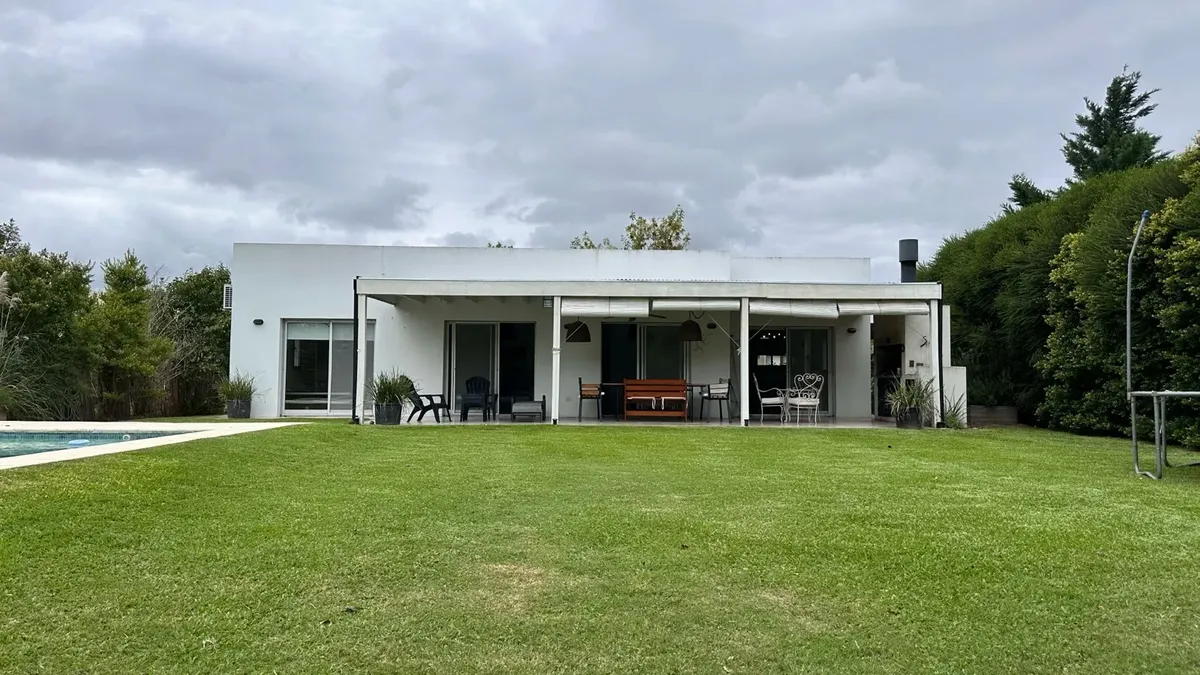 Casa en una planta con pileta