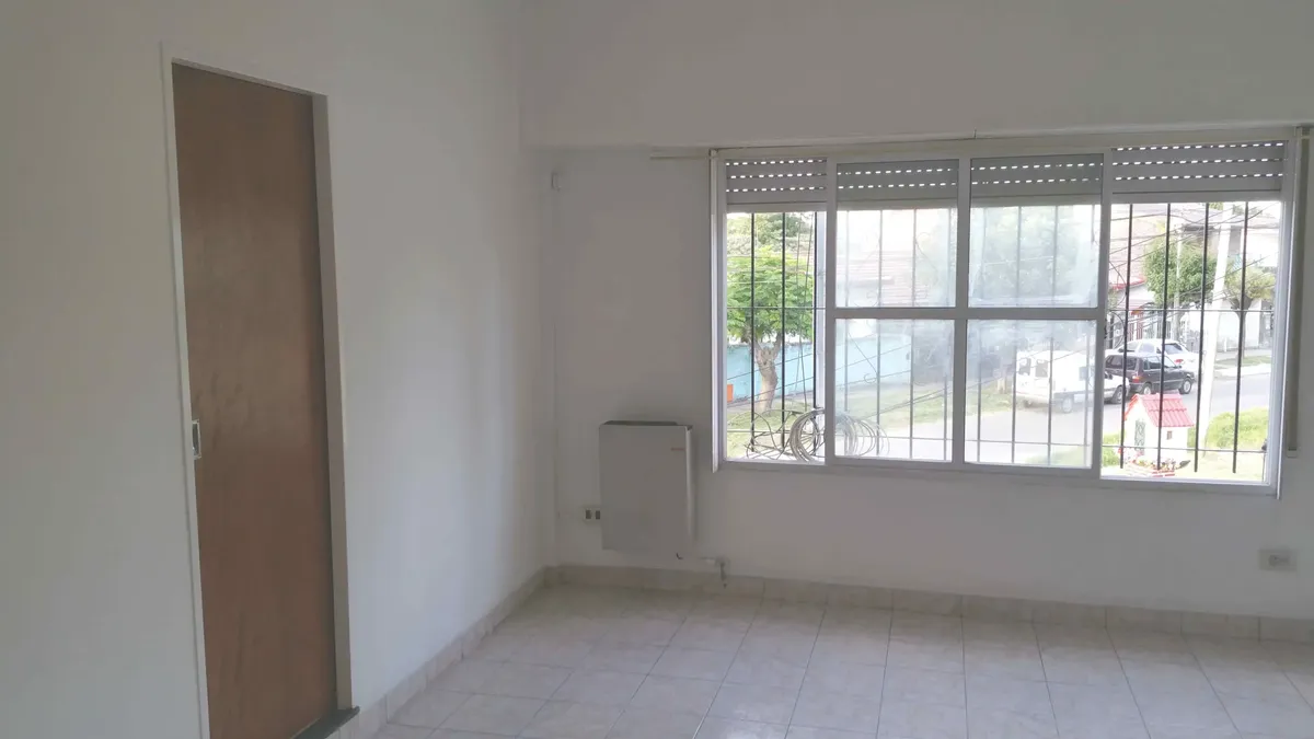 Alquilo Departamento Nuevo Claypole Centrico