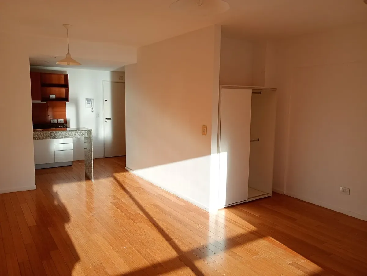 Monoambiente 4° piso con balcón