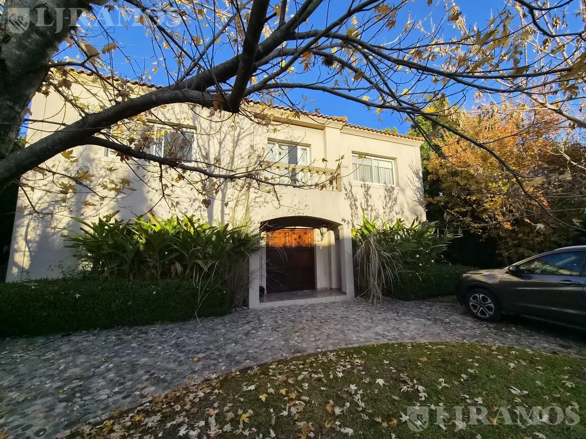 Casa Con 4 Suites En Venta Y/o Alquiler Con Mubles En Las Glorietas
