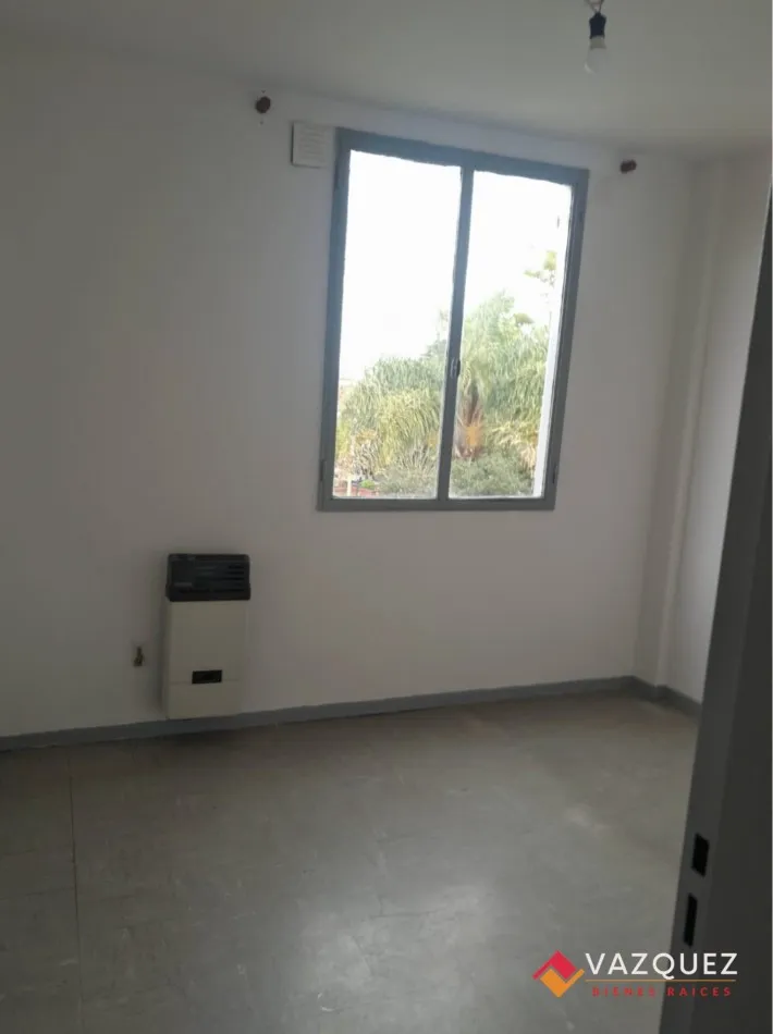 2nd-floor walk-up, Luz y Fuerza