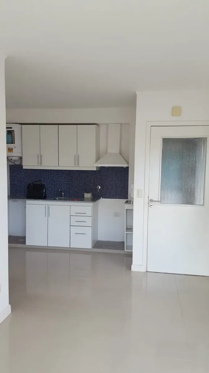 Monoambiente En Alquiler, Excelente Ubicación Ituzaingó Sur