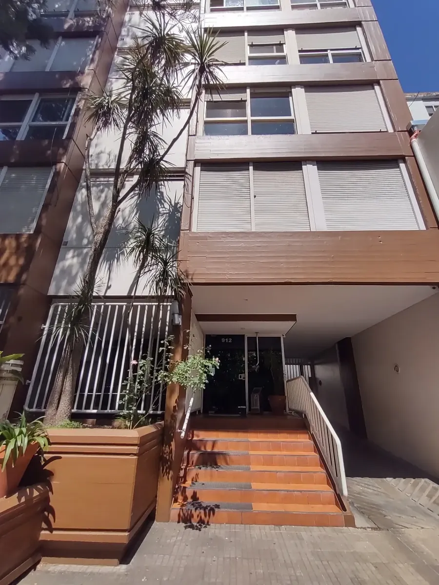Monoambiente amoblado con balcón
