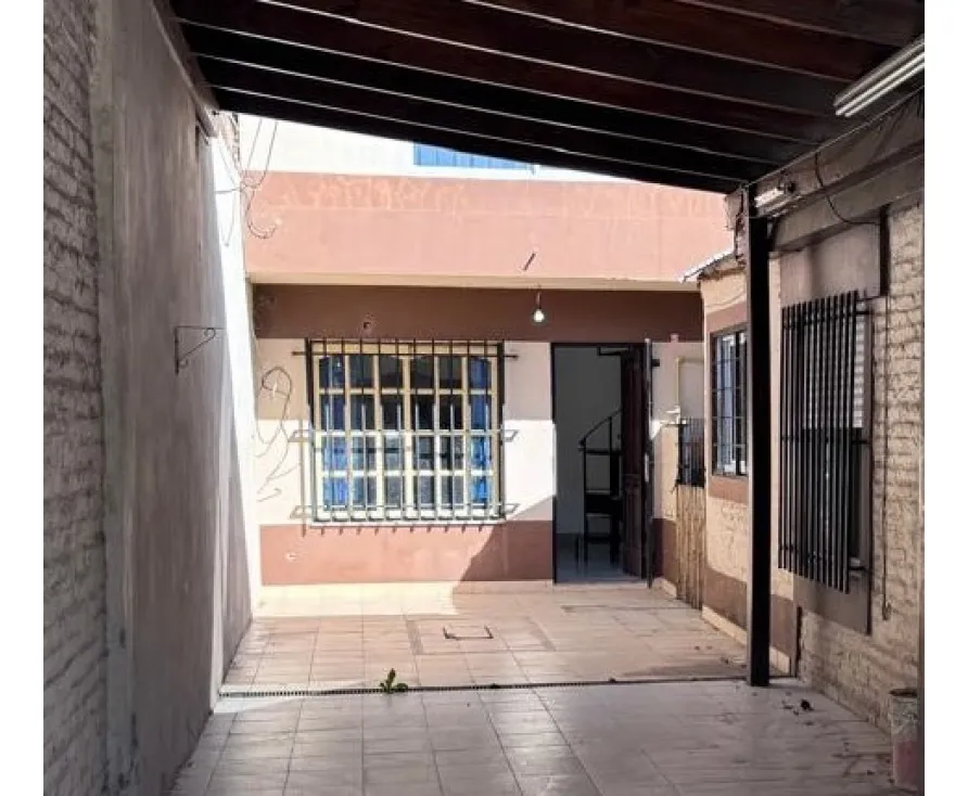 Casa En Ph En Alquiler. Fondo. Ituzaingo Norte