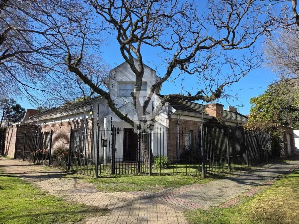 Casa Chalet En Alquiler En Lomas De Zamora, G.b.a. Zona Sur, Argentina