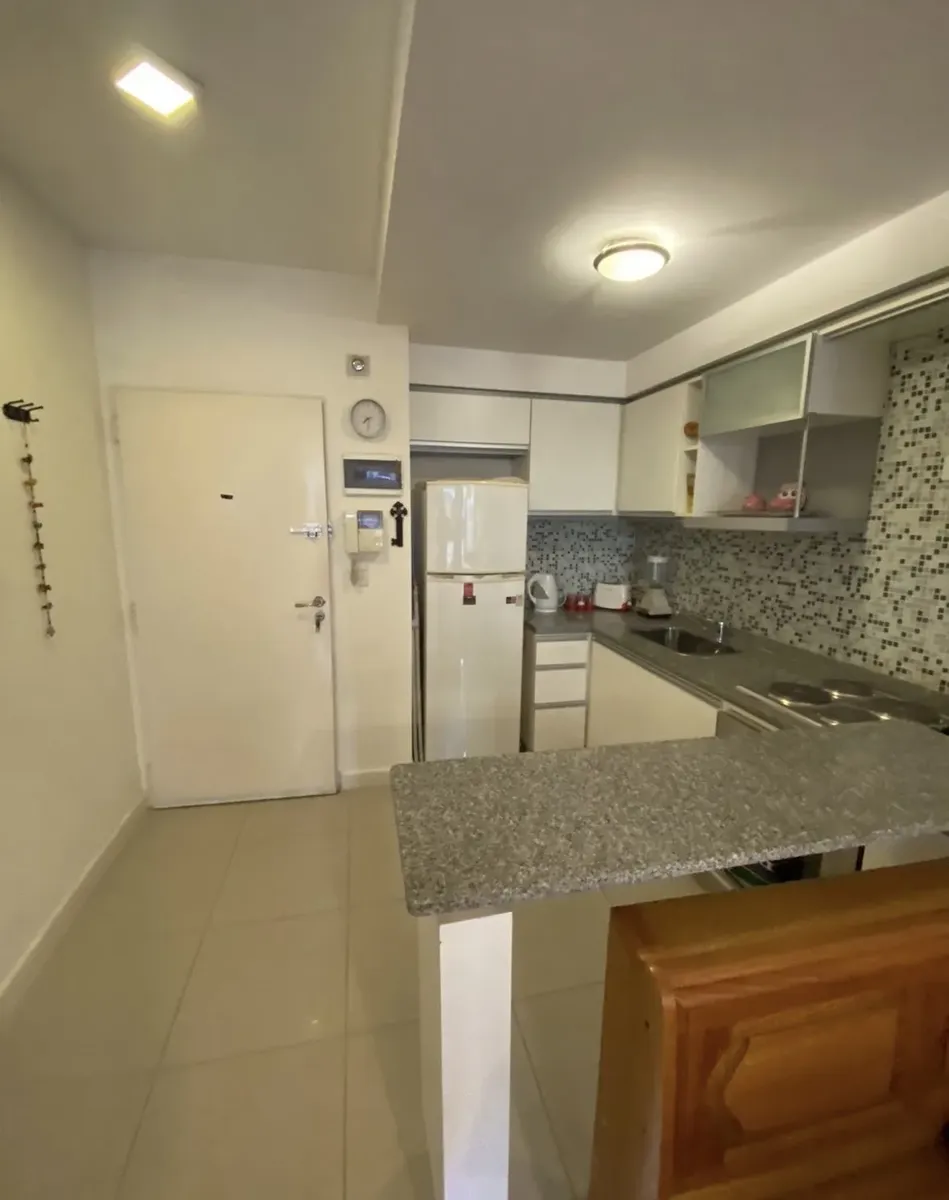 Excelente Departamento A La Calle Luminoso Casi A Estrenar Amueblado En Edificio Moderno Con Laundry Quincho Amenities- Portero Visor- Muy Comodo Y Amueblado, Con Cama Nueva Y Tv De 60 Pulgadas