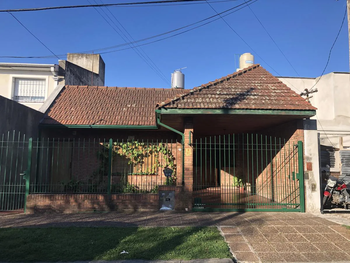 Adrogué house with garden