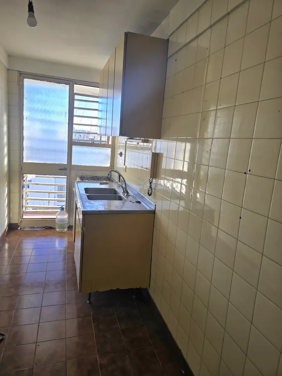 3-room unit with front balcony