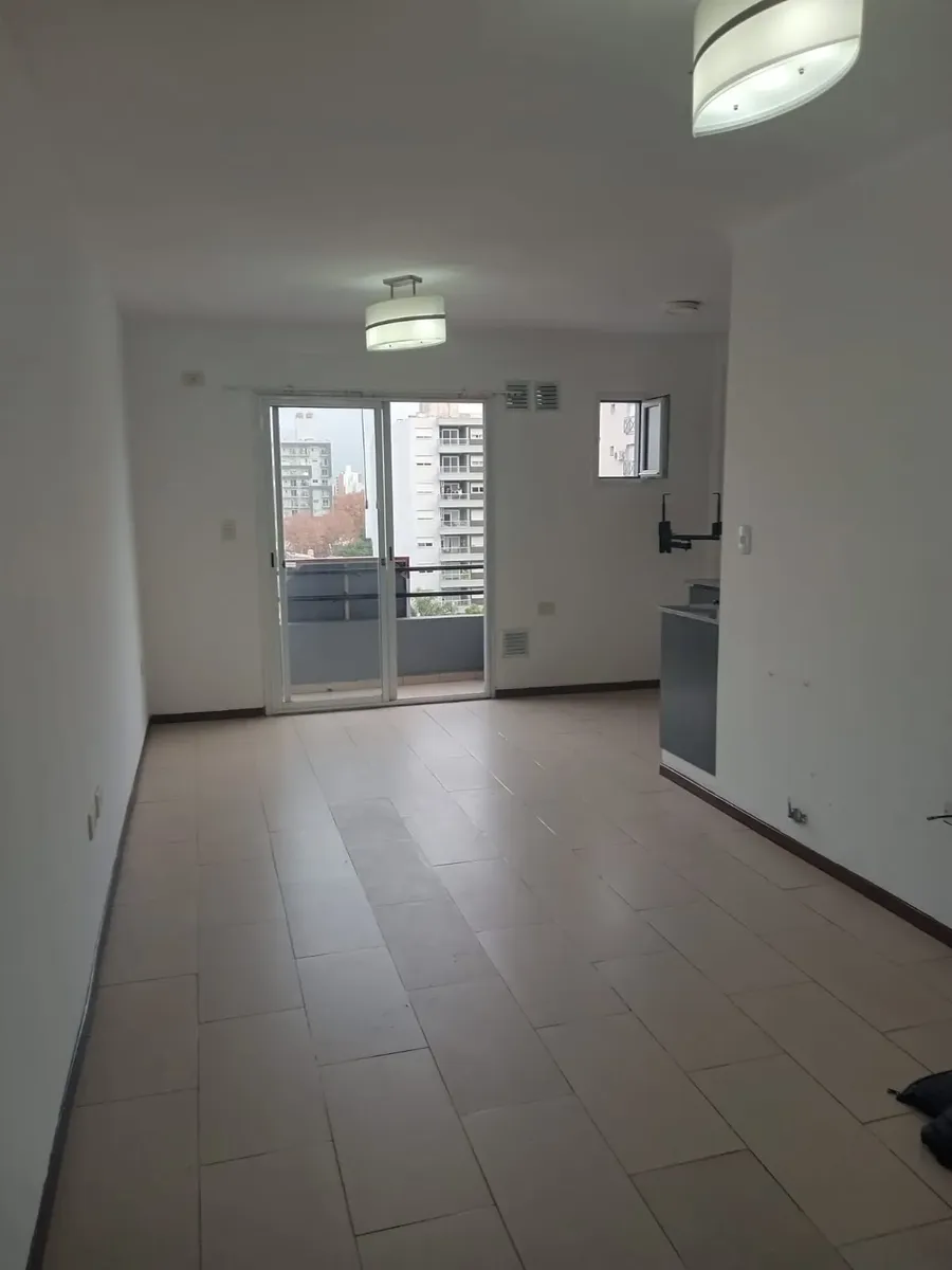 Departamento De 2 Amb. Con Cochera . Caseros Norte