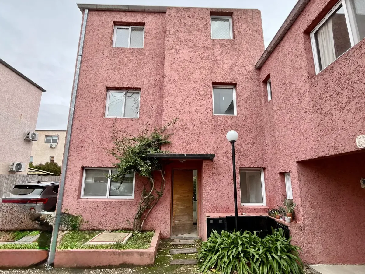Triplex with garden and grill