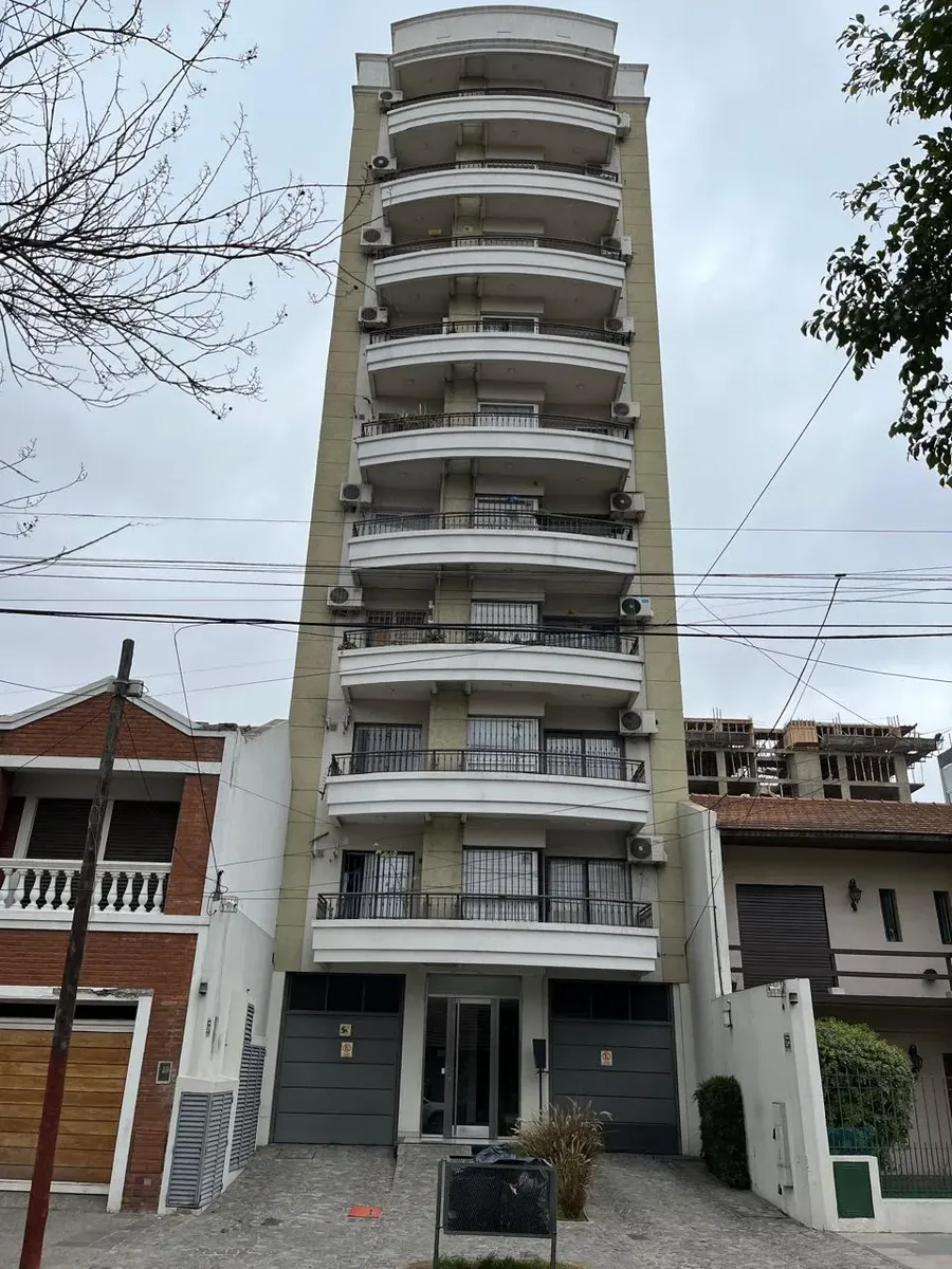 4° piso con balcón y cochera