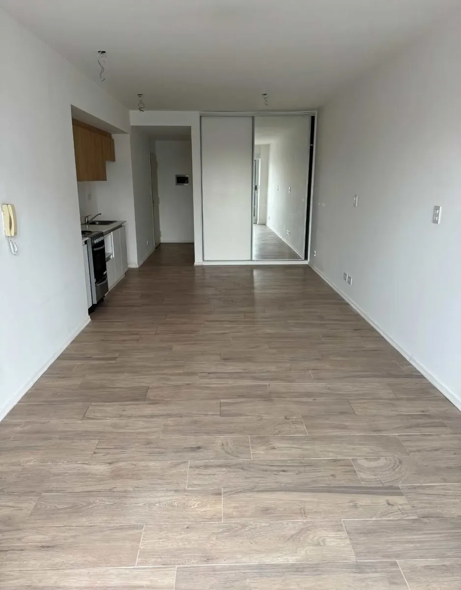 Monoambiente con balcón
