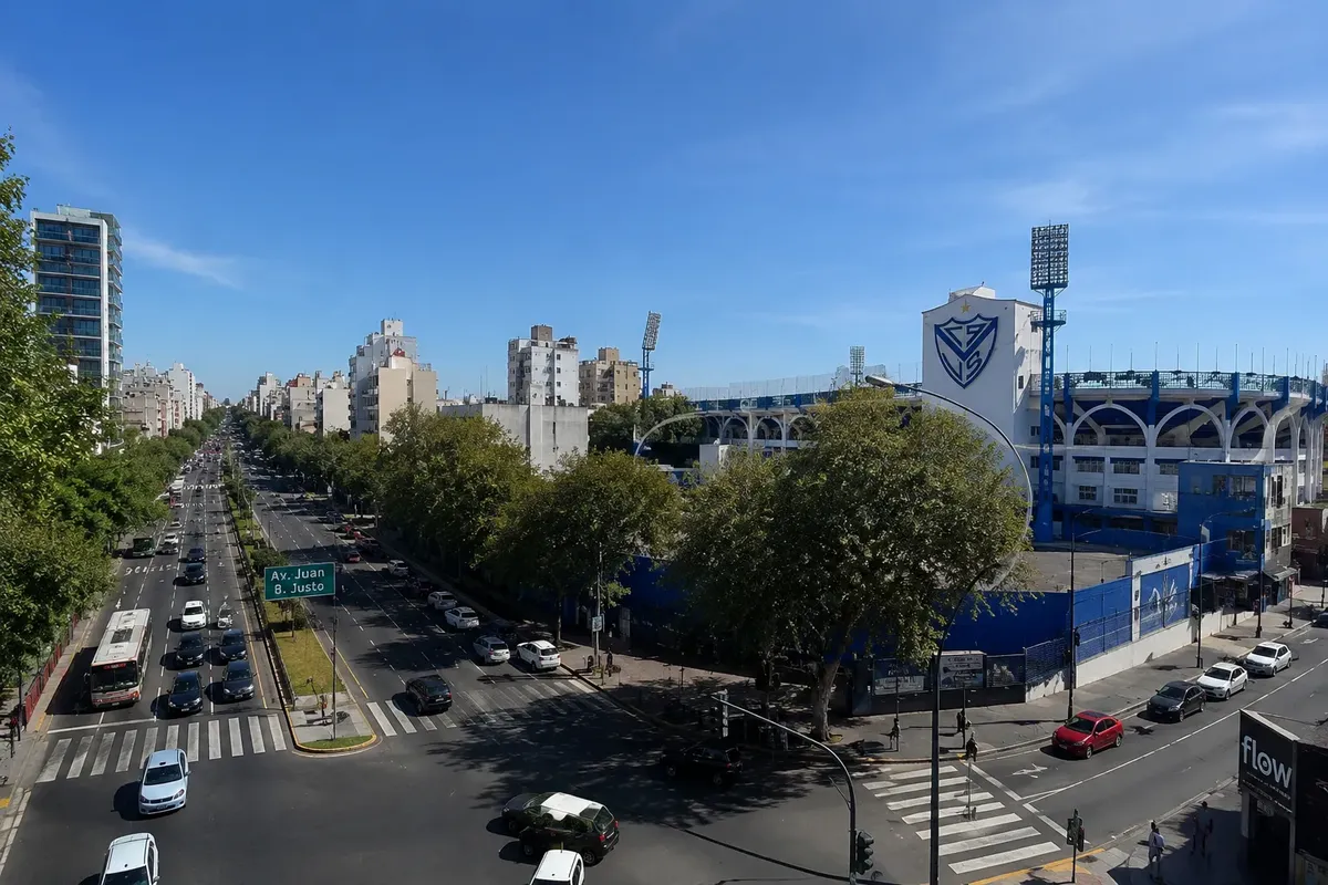 3 Ambientes Amplio Y Luminoso Sobre Av. Juan B. Justo Con Balcón Corrido