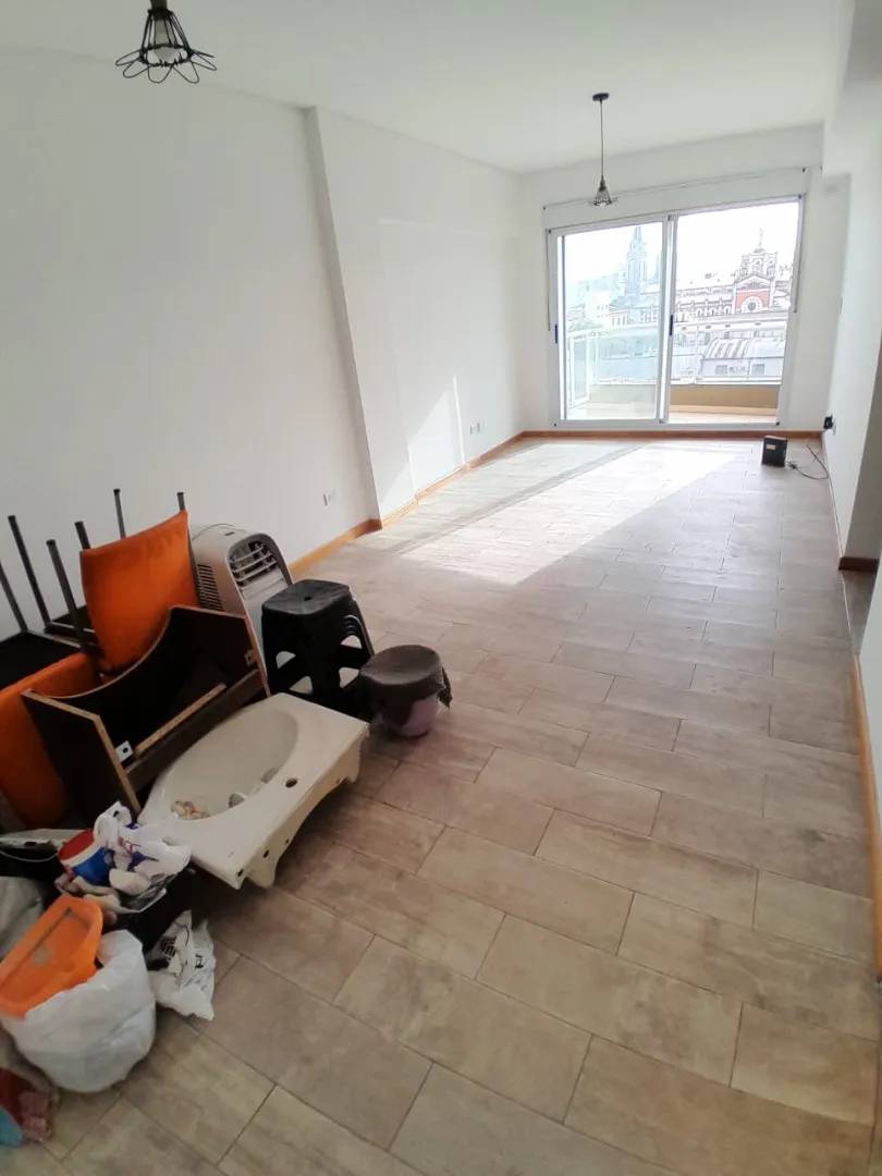 8vo piso con balcón