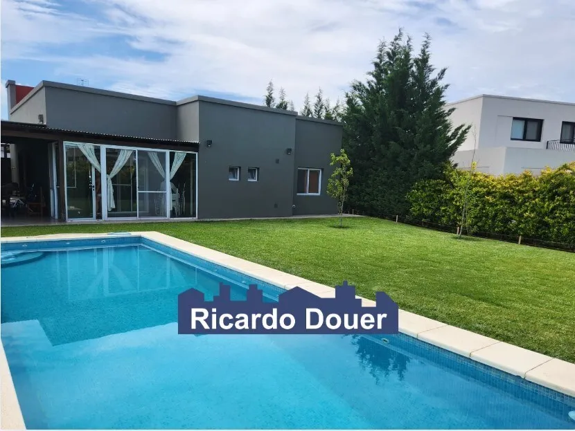 Casa em El Cantón com piscina