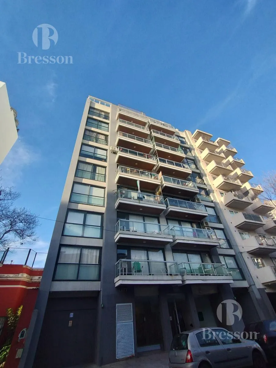 Monoambiente con balcón y SUM