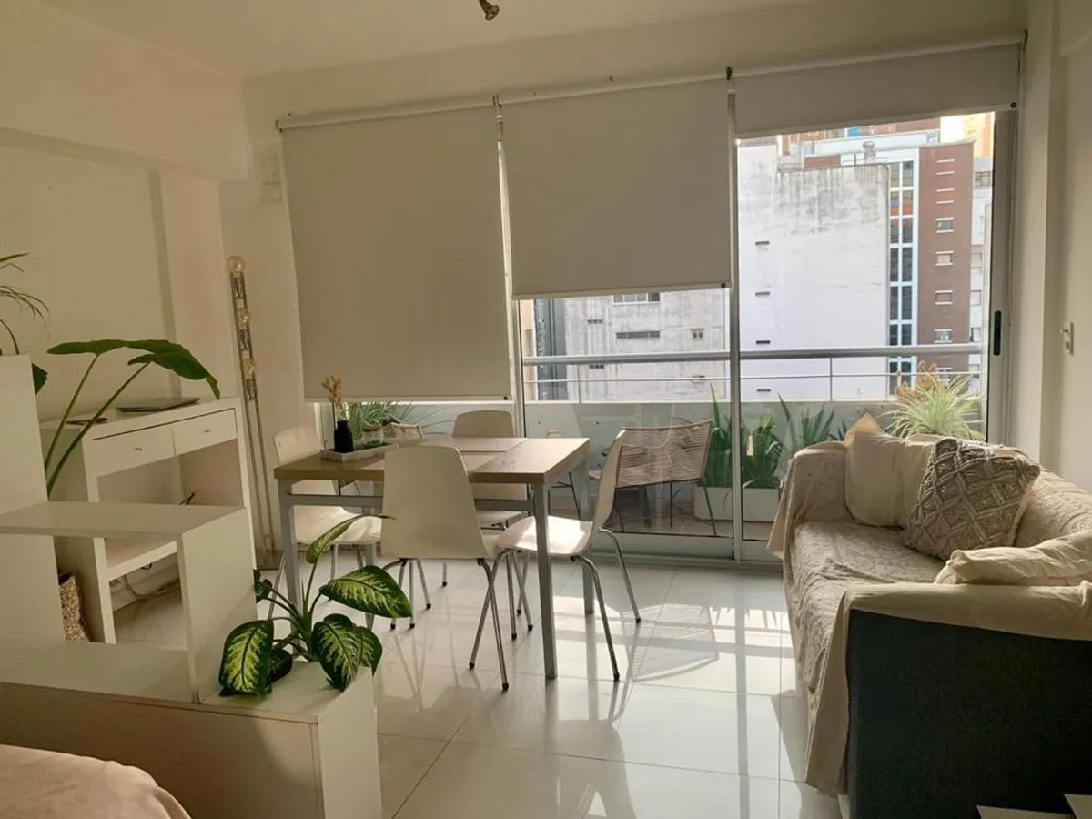 Monoambiente amoblado con balcón