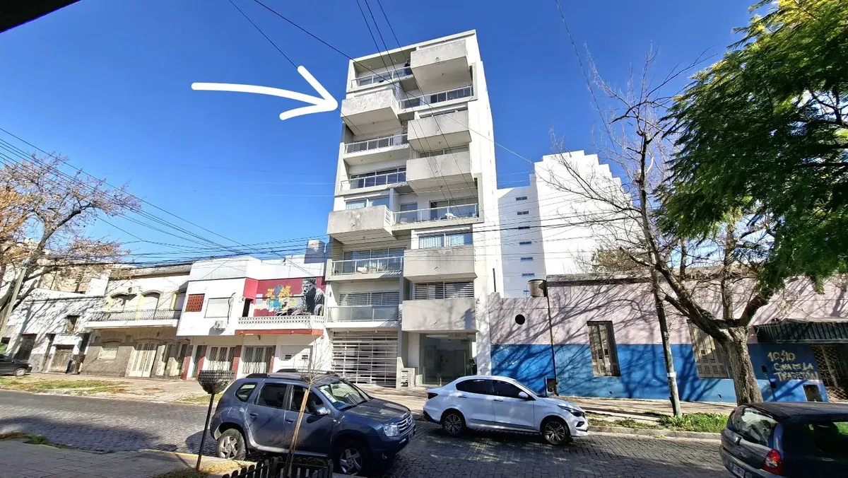 Front-facing balcony, 6th floor