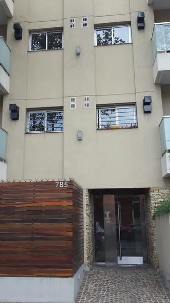 3er piso con balcón y parrilla