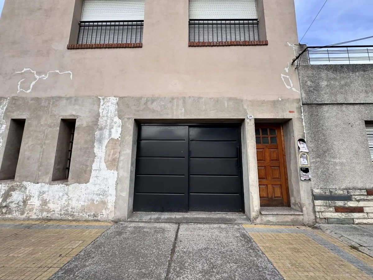 Depto Tipo Casa En P.a De 3 Amb C/ Patio Y Cochera. Sin Expensas