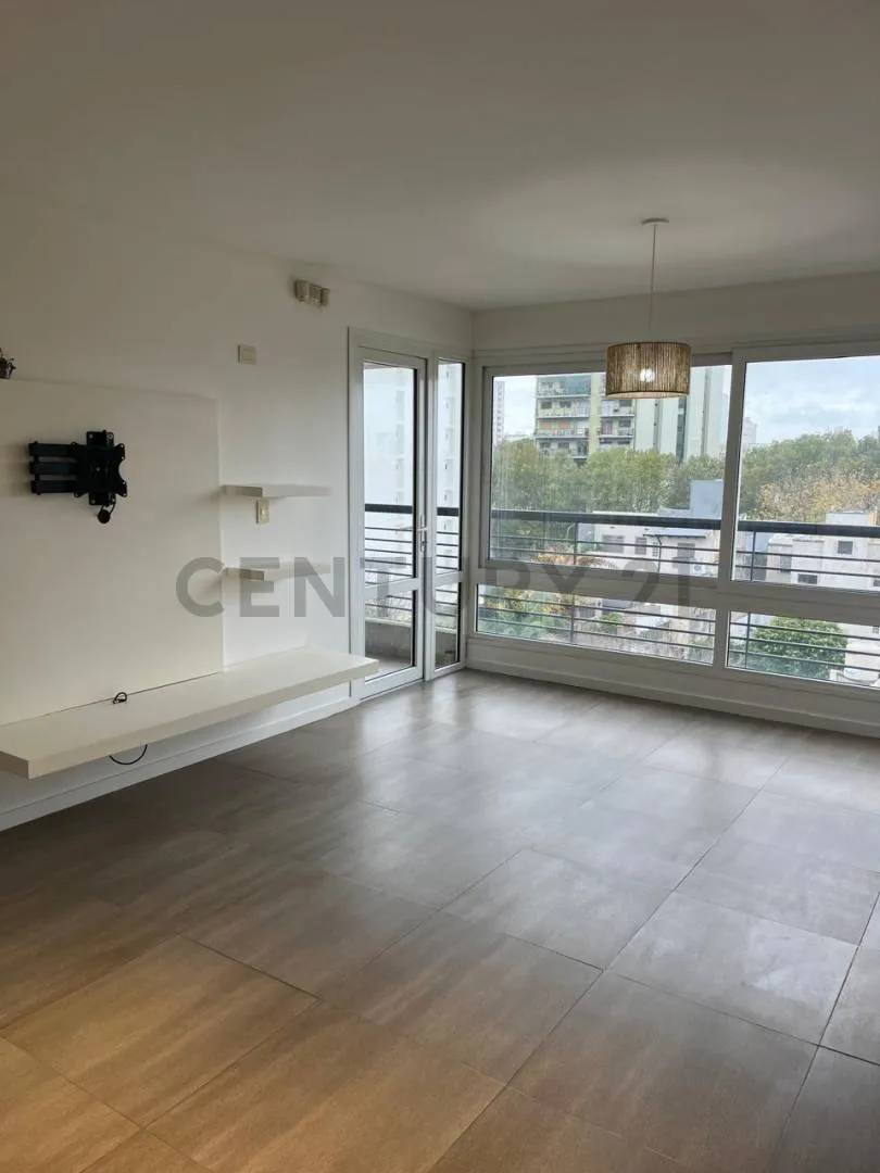 Departamento En Alquiler En La Plata, 2 Dormitorios Y Cochera
